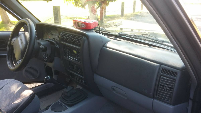 Illustration for article titled For $3,995, Would You Go For A Slightly Needy 1998 Jeep Cherokee Sport?